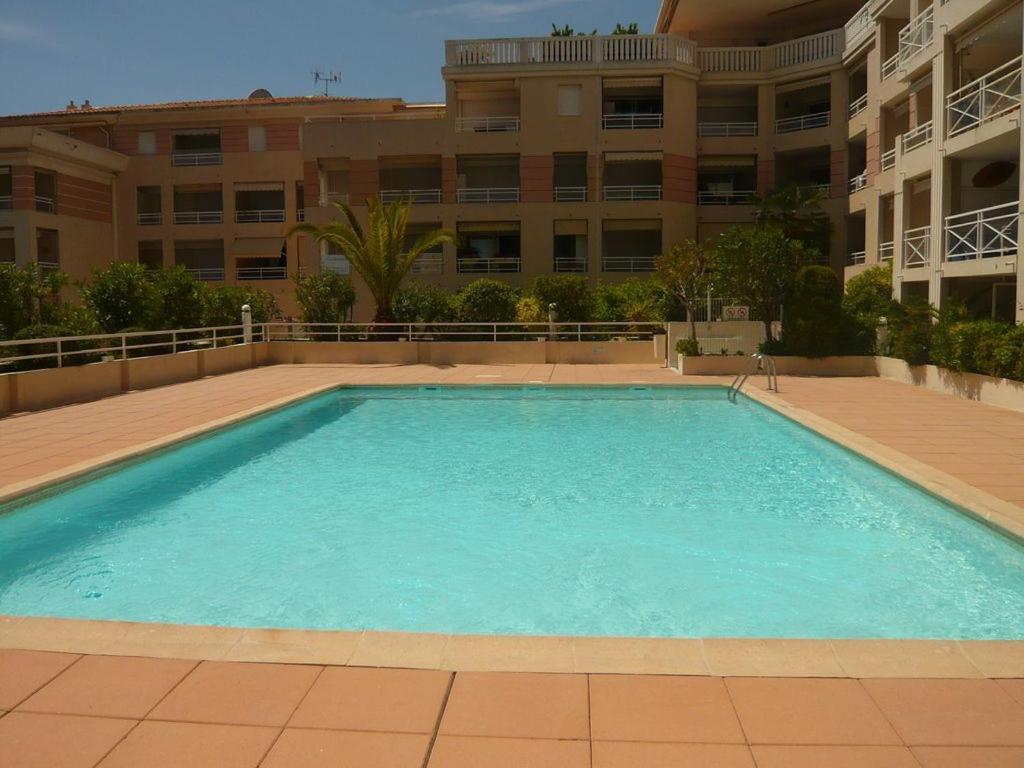 Charmant 2P Vue Mer Face Au Port De Golfe Juan Ngoại thất bức ảnh